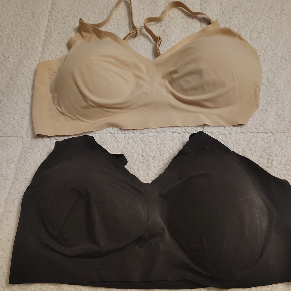 True & Co Wirefree Triangle Bra Womens M Black Beige Like New 2 Pack Adjustable